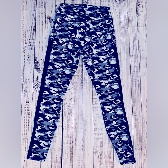 Fabletics Powerhold Blue Camo Large/Tall - Picture 3 of 9